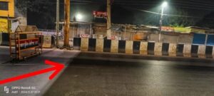 सिविल लाइन रोड पर आयली पदार्थ के गिरने से फिसल रही गाड़ियां