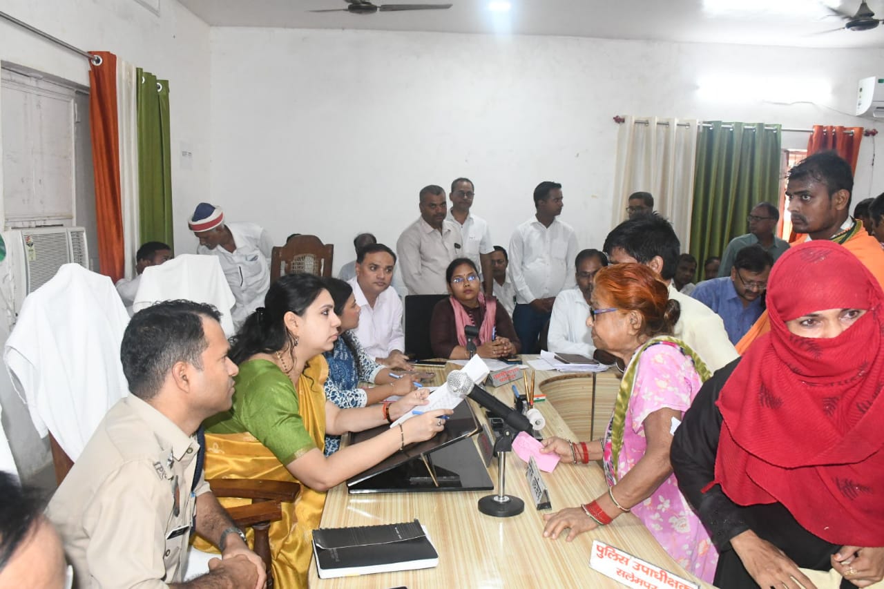 सरकारी भूमि पर कब्जे के मामले में डीएम ने लिया एक्शन,लेखपाल को किया सस्पेंड,