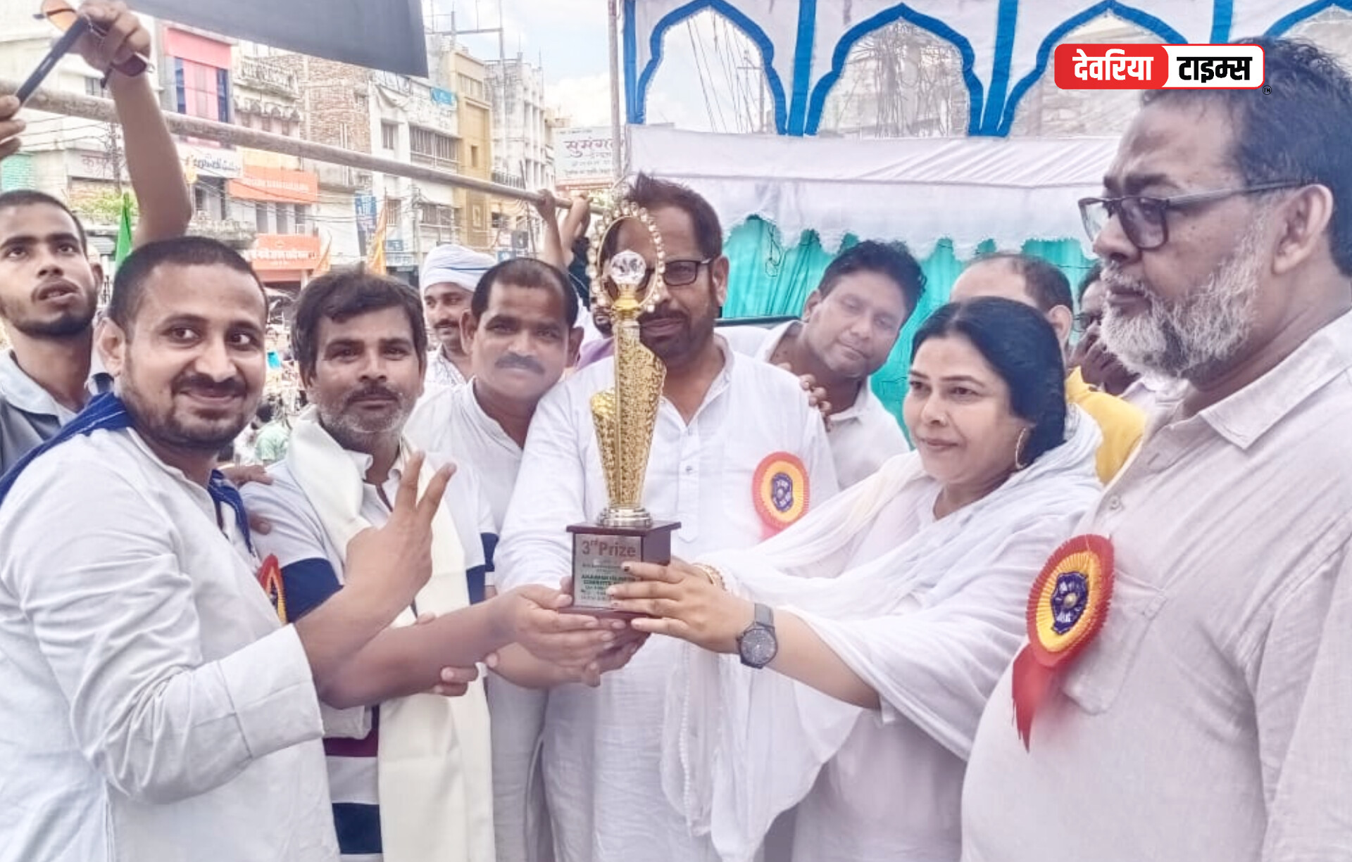 देवरिया में नारे हुसैनी के साथ निकला मोहर्रम का जुलूस, खिलाड़ियों ने दिखाए हैरतअंगेज करतब,
